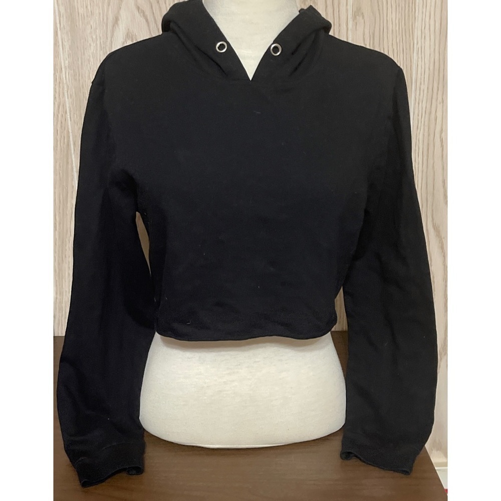 Moxeay Black Crop Hoodie Size Medium